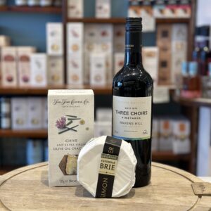 British Twist. Wine, Cheese & Crackers Gift