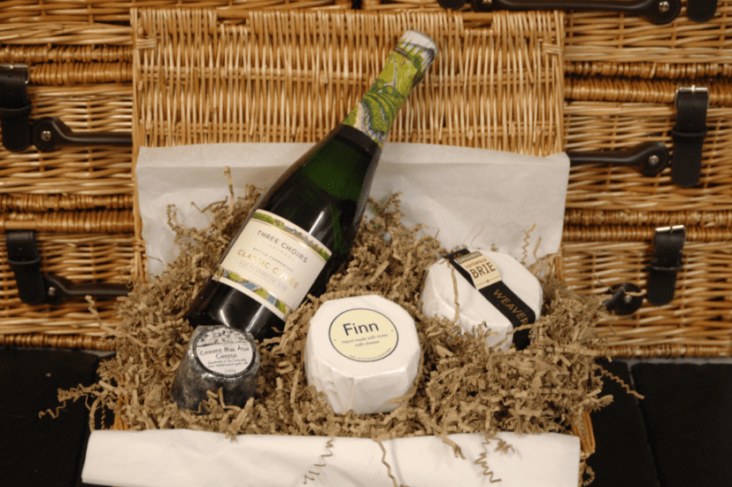 Champagne & Cream in Wicker Hamper